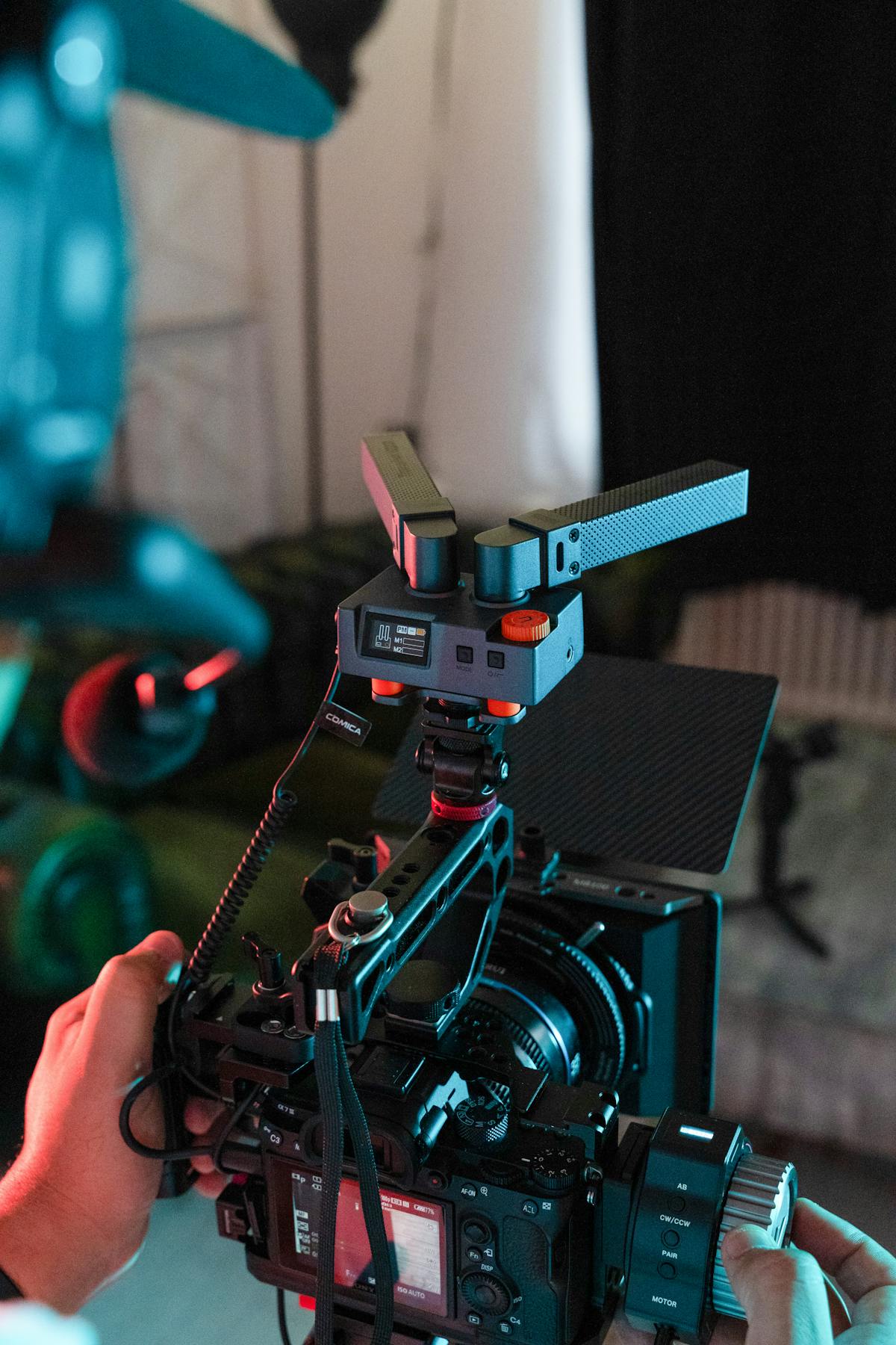 free-photo-of-person-operating-a-professional-camera